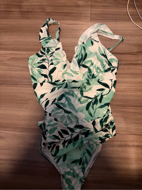 Other - Women’s Leaf-Print One-Piece Swimsuit in Green and White